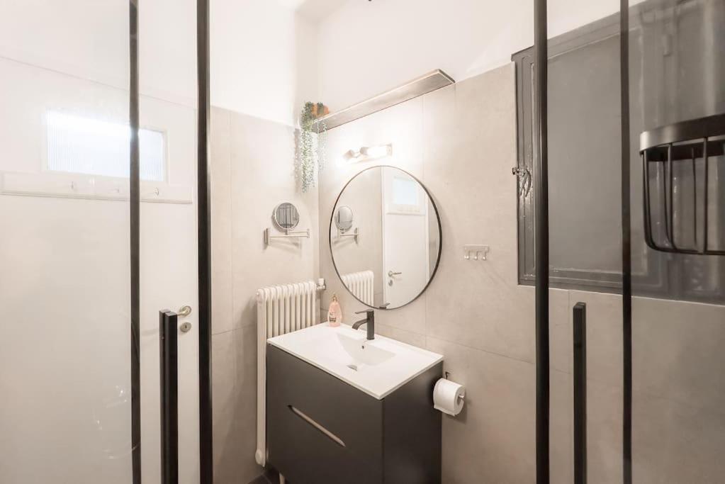 Spacious Urban Apt In The Heart Of Athena Bagian luar foto
