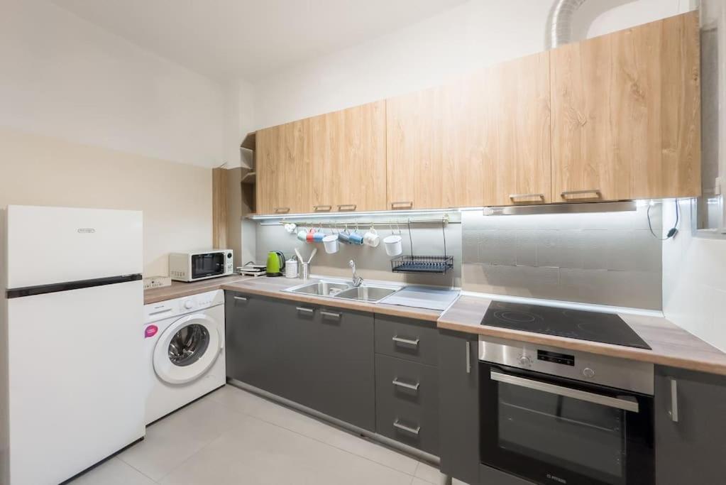 Spacious Urban Apt In The Heart Of Athena Bagian luar foto