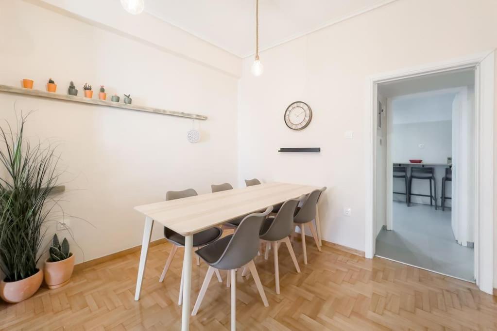Spacious Urban Apt In The Heart Of Athena Bagian luar foto